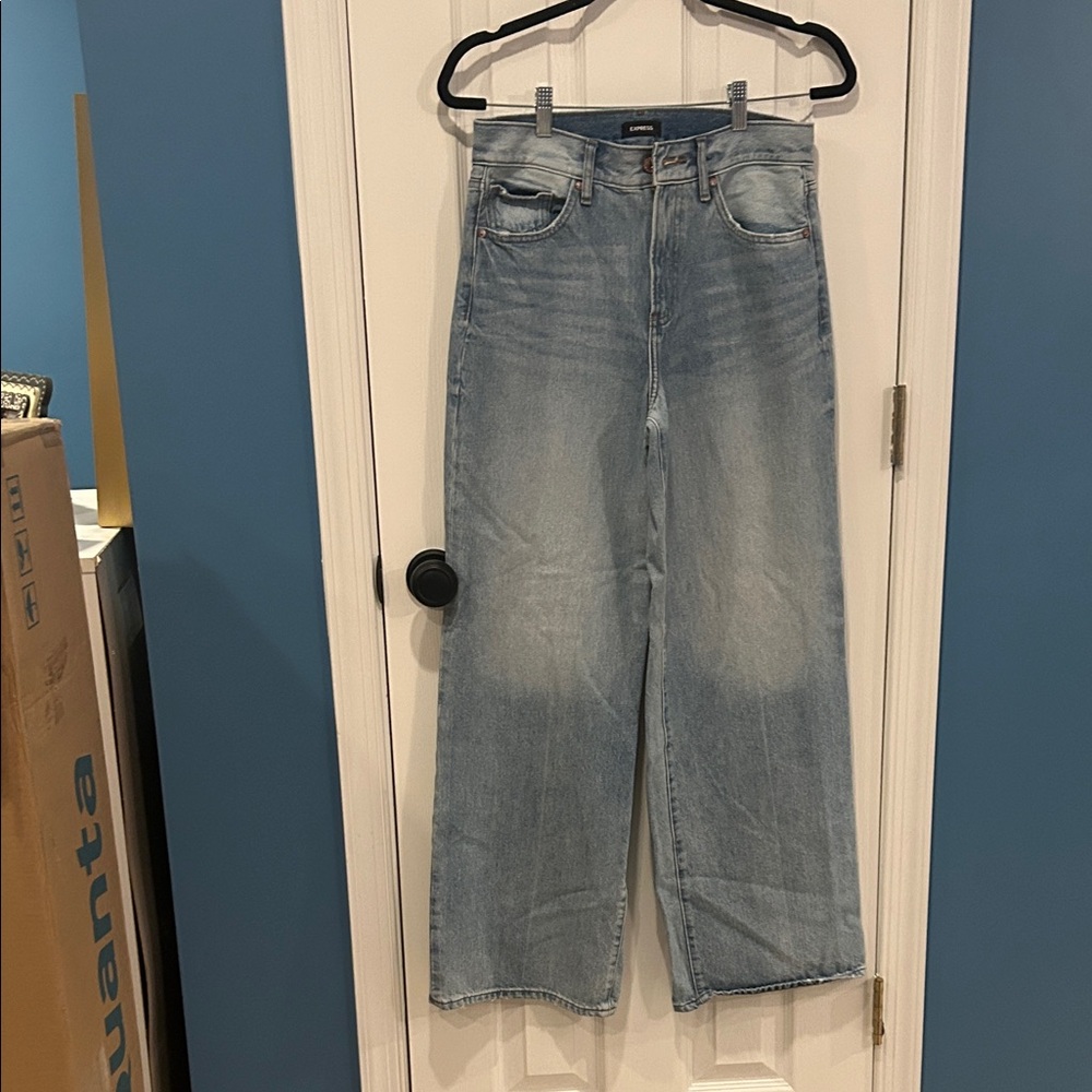 Women’s Wide-Leg Light Blue Jeans. Soft!